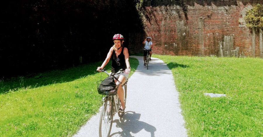 Lucca Sightseeing Tour by E-bike or City bike - Why Lucca is made for a bicycle tour