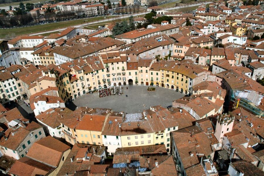 Lucca Sightseeing Tour by E-bike or City bike - Piazza San Michele and the Roman forum