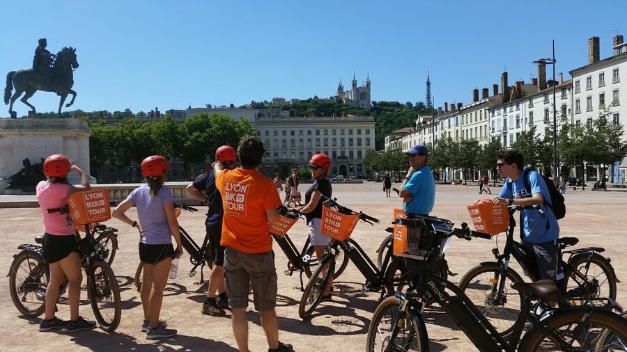 Lyon: 2-Hour Electric Bike Tour with a Local Guide - Tête d’Or Park and its lake