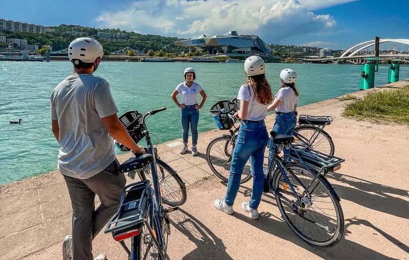 Lyon: Guided City Bike Tour - What the guide adds to the ride