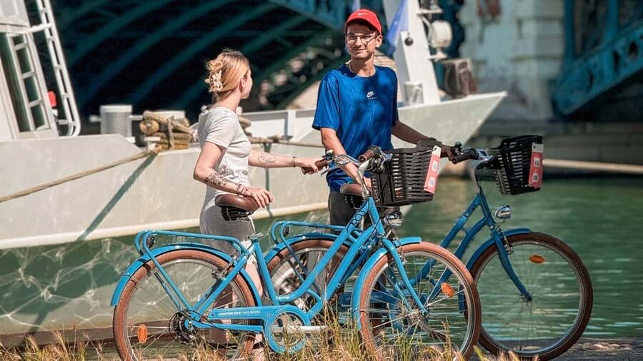 Lyon: Guided City Bike Tour - Why a bike is a smart way to meet Lyon