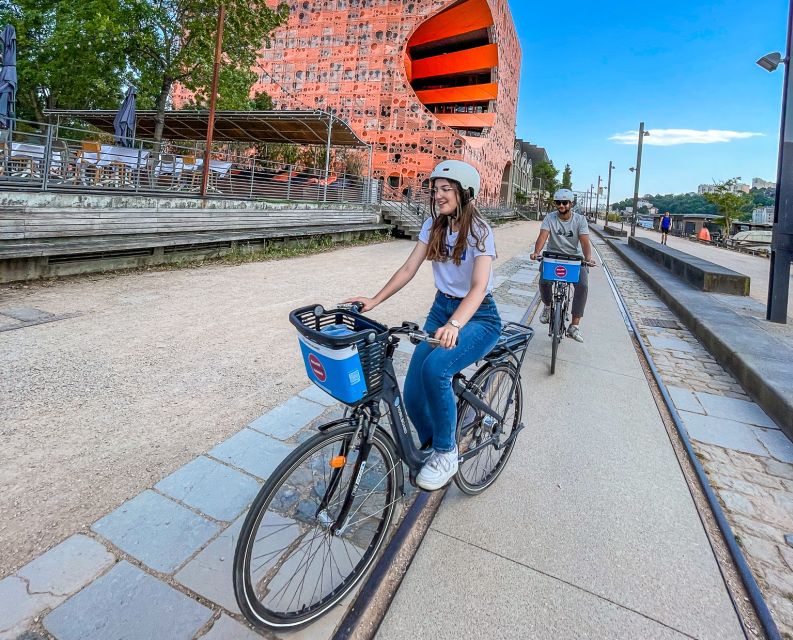 Lyon: Guided City Bike Tour - Bellecour and the city between two rivers