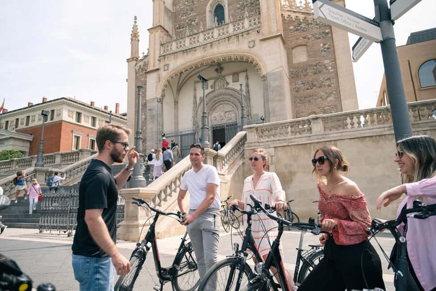 Madrid: 3 h. Guided Highlights Bike Tour with Optional Tapas - The optional tapas finish