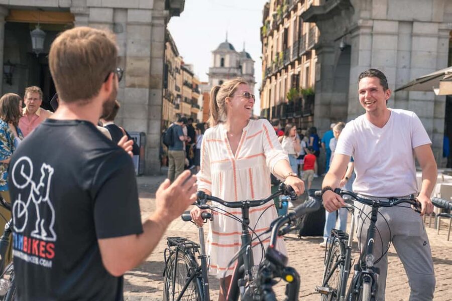 Madrid: 3 h. Guided Highlights Bike Tour with Optional Tapas - Plaza Mayor and Plaza de Santa Ana