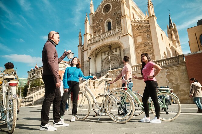 Madrid: City Highlights Guided Vintage Bike Tour - Key points at a glance