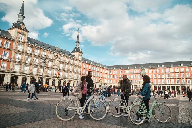 Madrid: City Highlights Guided Vintage Bike Tour - Retiro Park and the Crystal Palace area