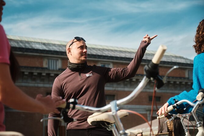 Madrid: City Highlights Guided Vintage Bike Tour - Starting near Plaza Mayor and San Miguel Market
