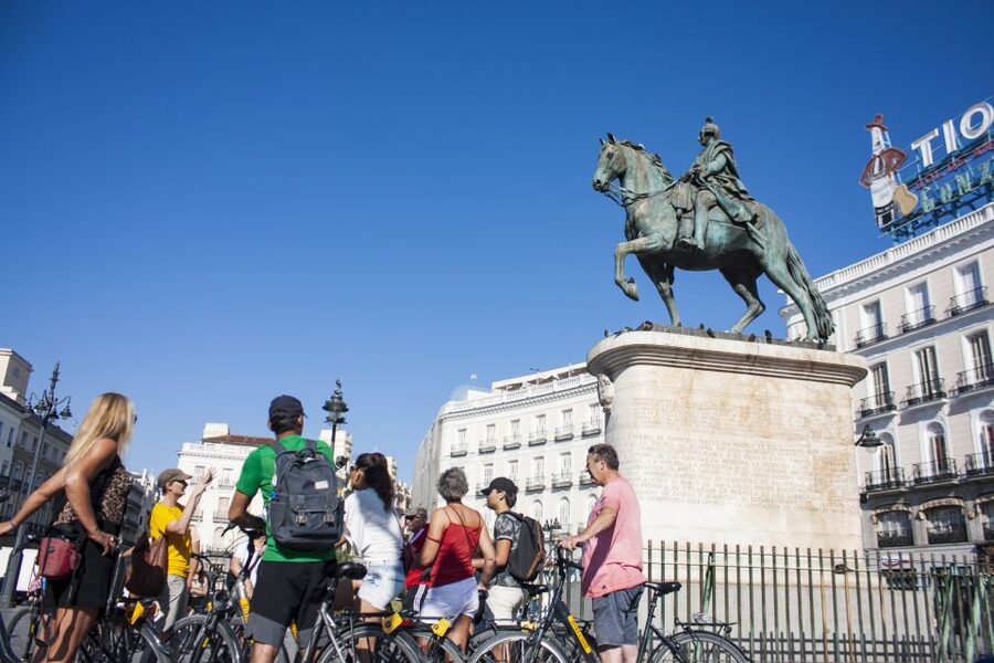 Madrid: City Highlights Private Bike Tour - Guide style and the value of a private group
