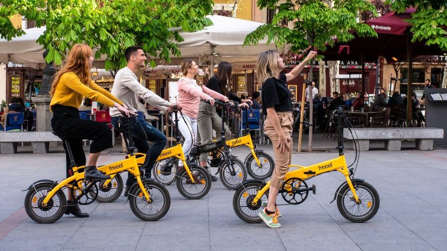 Madrid: Highlights & Parks with Electric Bike Private Tour - Key points at a glance