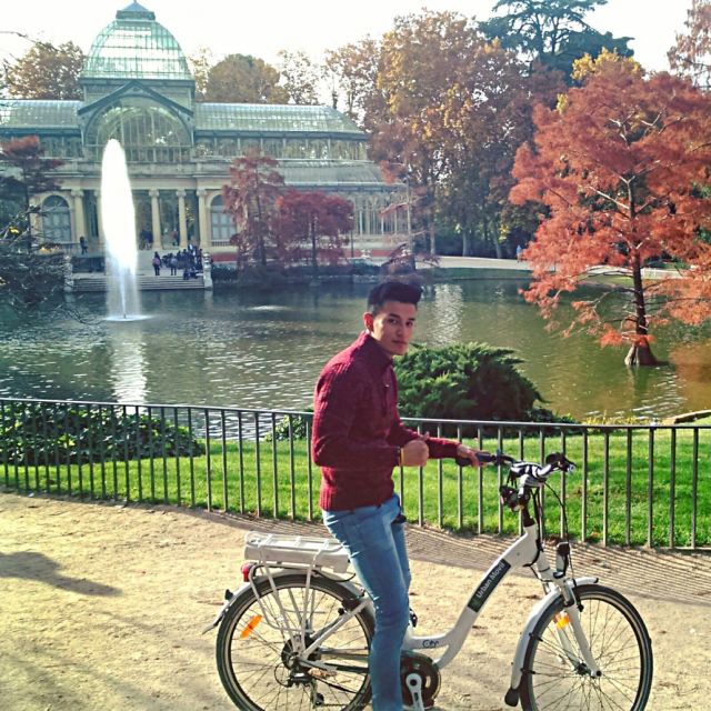 Madrid: Literary Quarter & Retiro Park Electric Bike Tour - Leaving the park for Madrid’s grand landmarks