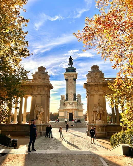 Madrid: Magic Retiro Park Bike Tour - The Parterre and the Retiro Pond