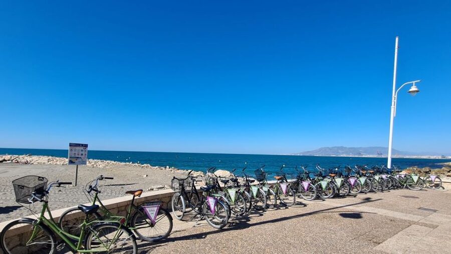 Malaga: City Bike Rental with Self-Guided Cycling Route - The service style and what to expect