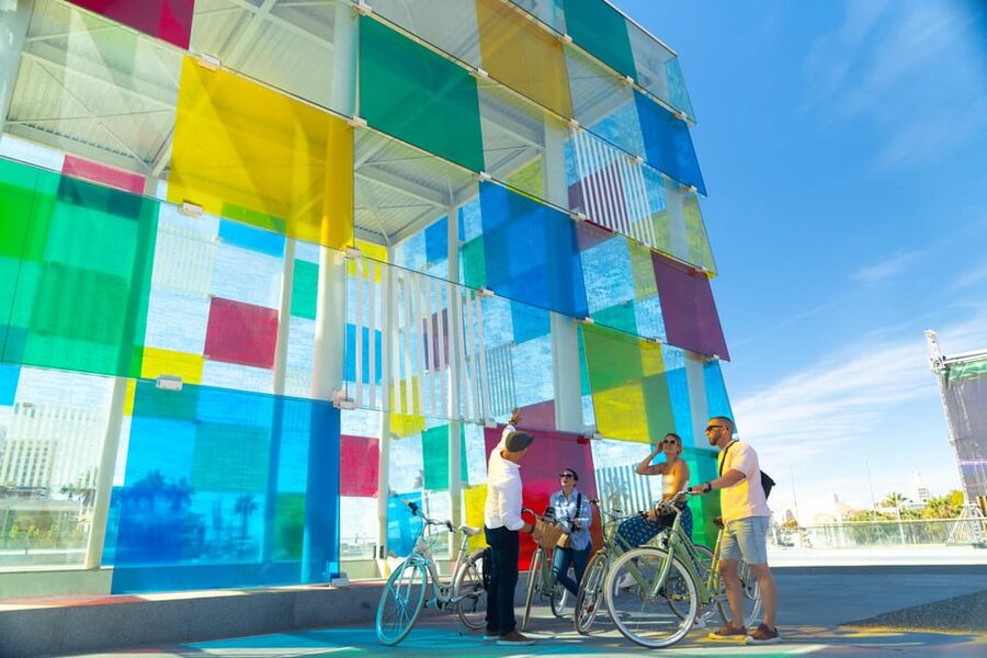 Málaga: Highlights, Hidden Gems and Coast Vintage Bike Tour - Key points at a glance