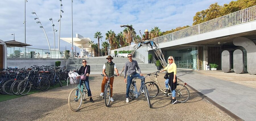 Malaga: Private Bike Rental - From the historic center to the Roman Theatre