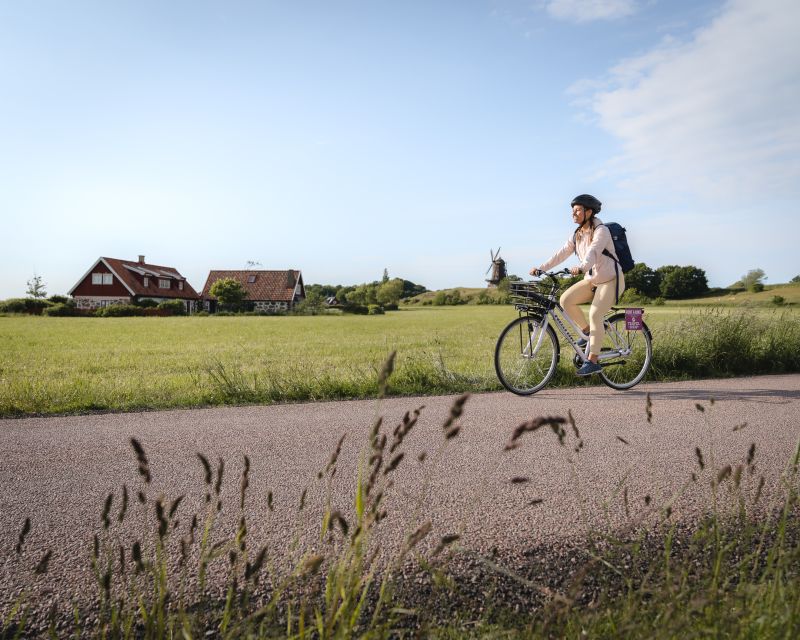 Malmö: City Bike Rental - Architecture without a rigid sightseeing script