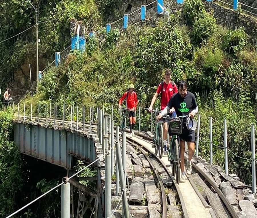 Medellín: Full-Day Mountain Bike Tour with Lunch - Morning coffee and a sensible start