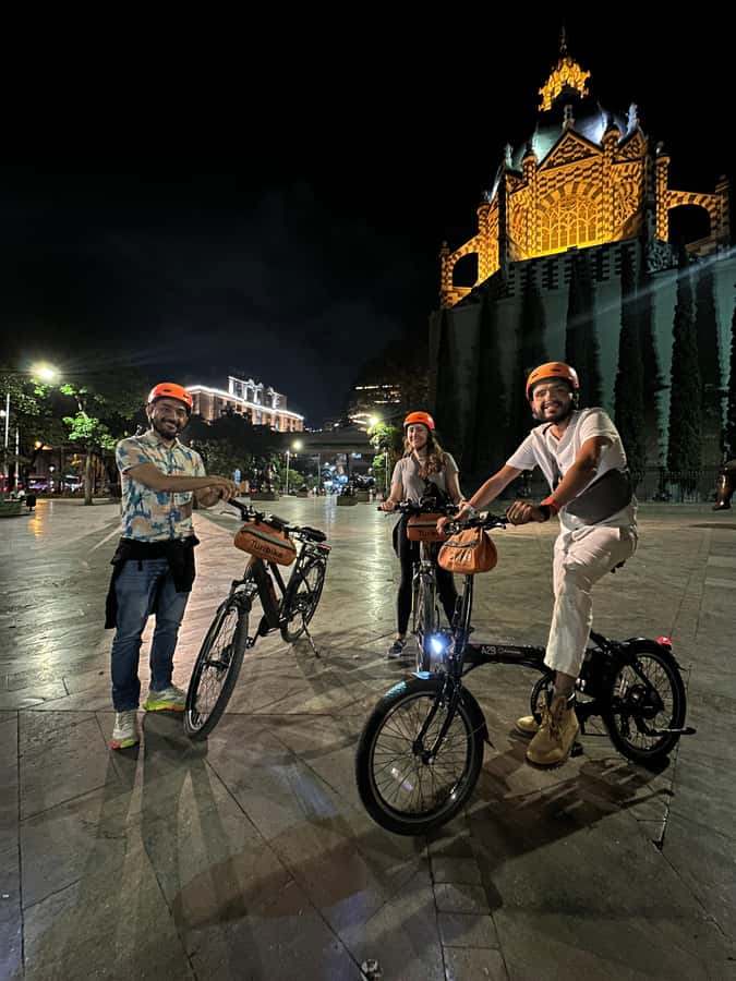 Medellín: History & Local Life Essentials Tour on an E-Bike - Plaza Botero, where art meets city life