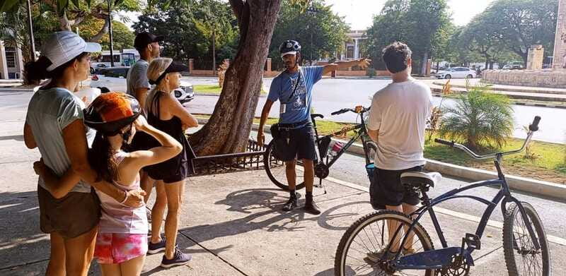 Mérida: Montejo Boulevard and Historic Center bike tour - Four mansions and Mérida’s henequen wealth