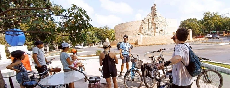 Mérida: Montejo Boulevard and Historic Center bike tour - La Plancha and the final refreshment
