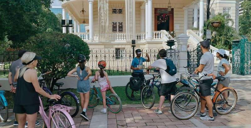 Mérida: Montejo Boulevard and Historic Center bike tour - Meeting outside Palacio Cantón