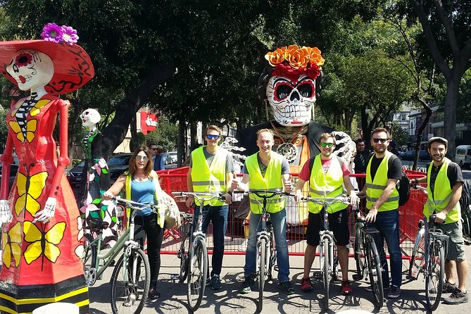 Mexico bike tour - Chapultepec gives the ride its best early setting
