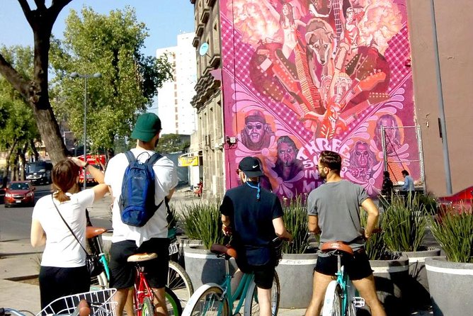Mexico City: Art Naco, murals & street art bike tour - Street food: a small stop with real local flavor