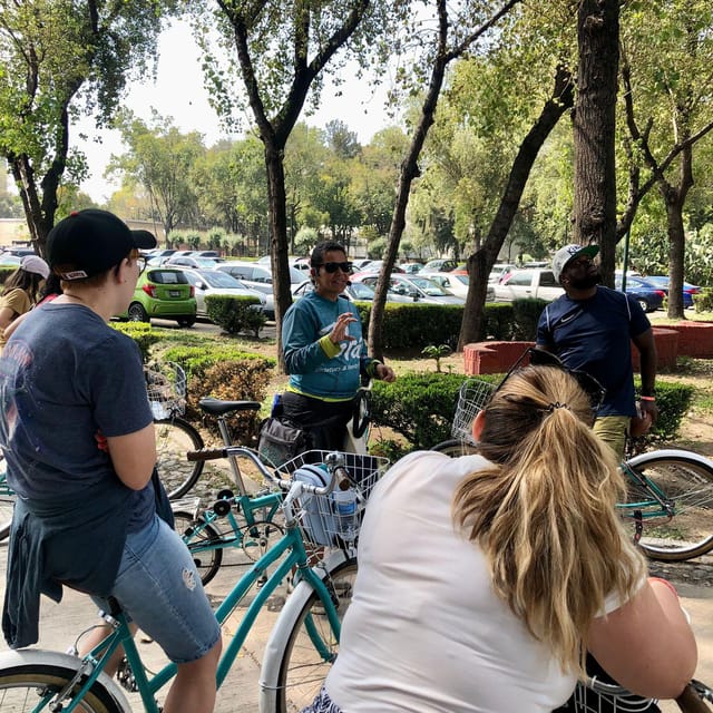 Mexico City: Chapultepec & Reforma Historic Bike Experience - Snacks, food tasting, and local flavor