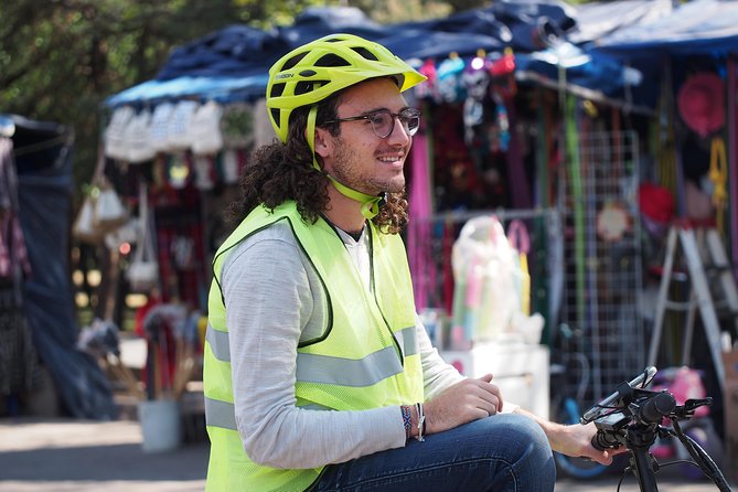 Mexico City Highlights E-Bike Tour With Foodie Stops - What the guides add to the ride