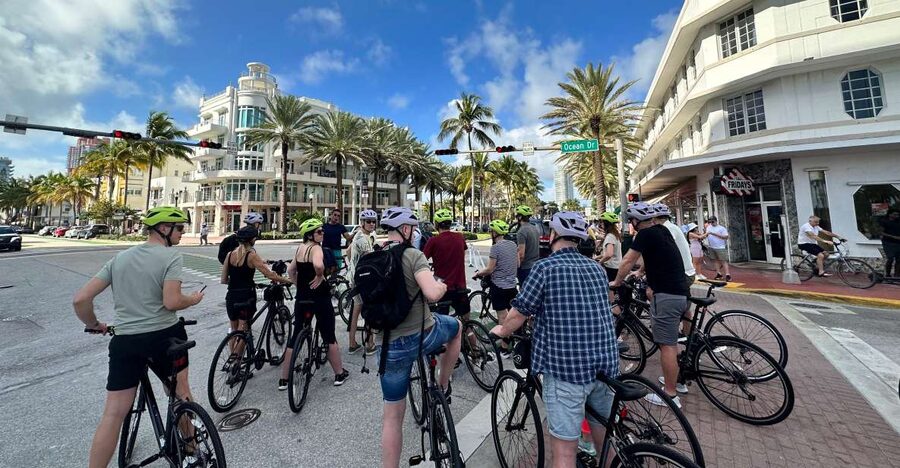 Miami Beach: Bike or eBike Rental with Map - Choosing between the hybrid bike and the eBike