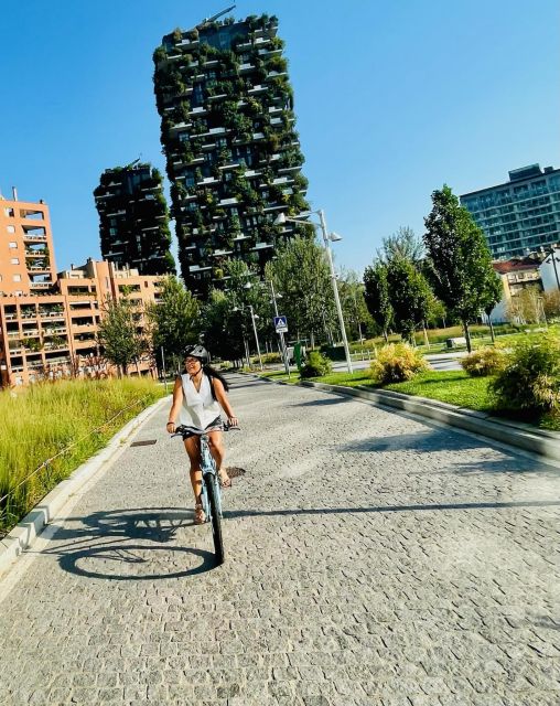 Milan: Bike tour of the city - The Duomo, Milan’s essential landmark