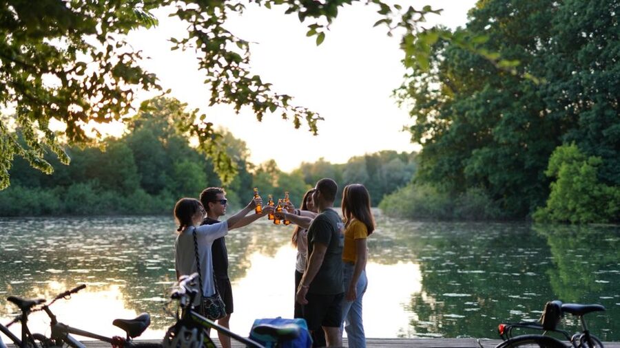 Milan: Bike Tour with Picnic on the turtle lake - Starting near Trenno and San Siro