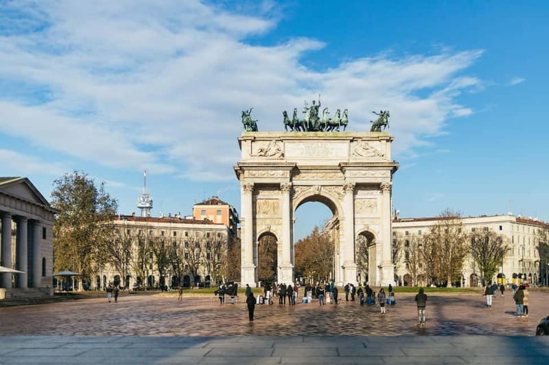 Milan: Hidden Gems Guided Bike Tour - Bosco Verticale and Milan’s modern face
