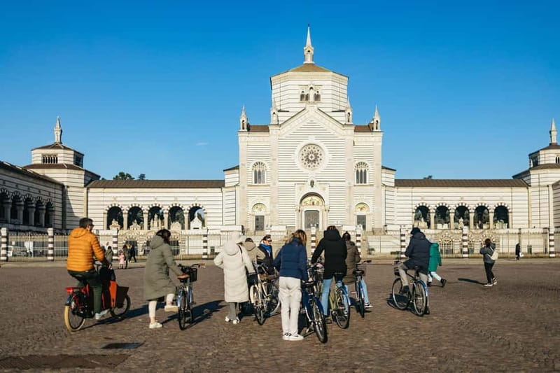 Milan: Hidden Gems Guided Bike Tour - Brera and Palazzo Citterio