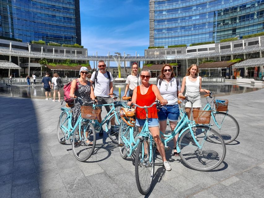 Milan: Highlights and Hidden Gems Guided Bike Tour - Porta Nuova and the city’s newer face