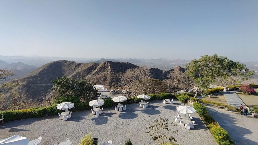 Monsoon Palace (Sajjangarh) E-bike Trail - Stops for photographs and lake views