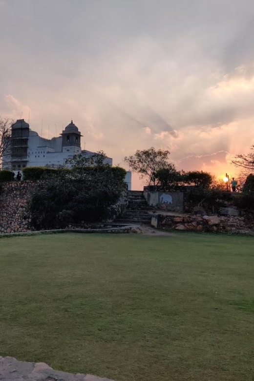 Monsoon Palace (Sajjangarh) E-bike Trail - Inside Monsoon Palace and its unfinished story