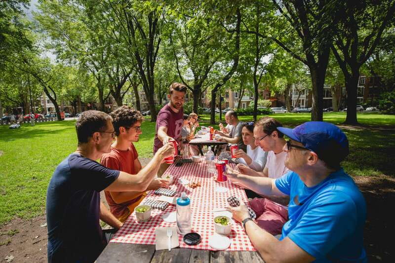 Montreal: Non Touristy Pink Bike Tour - From main streets to back lanes