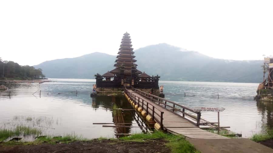 Mount Batur: Black Lava Cycling Tour w/ Natural Hot Spring - Villages, temples, and the lake