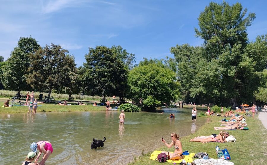 Munich: Mini Classic Bike Tour with Beer Garden Stop at 4 PM - Hofgarten and the royal quarter