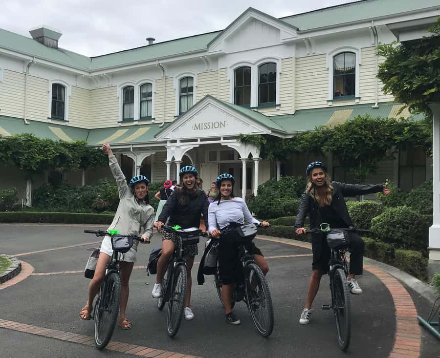 Napier: Cruise Self-Guided Cycle Ride to Winery - Half Day - Picking your winery stop