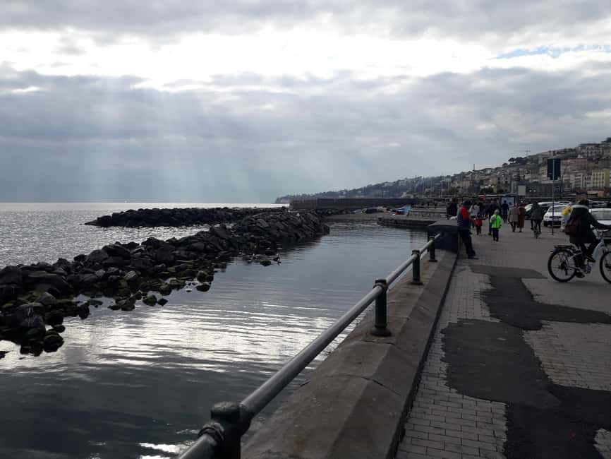 Naples: Panoramic E-Bike Tour - The Lungomare and the Gulf of Naples