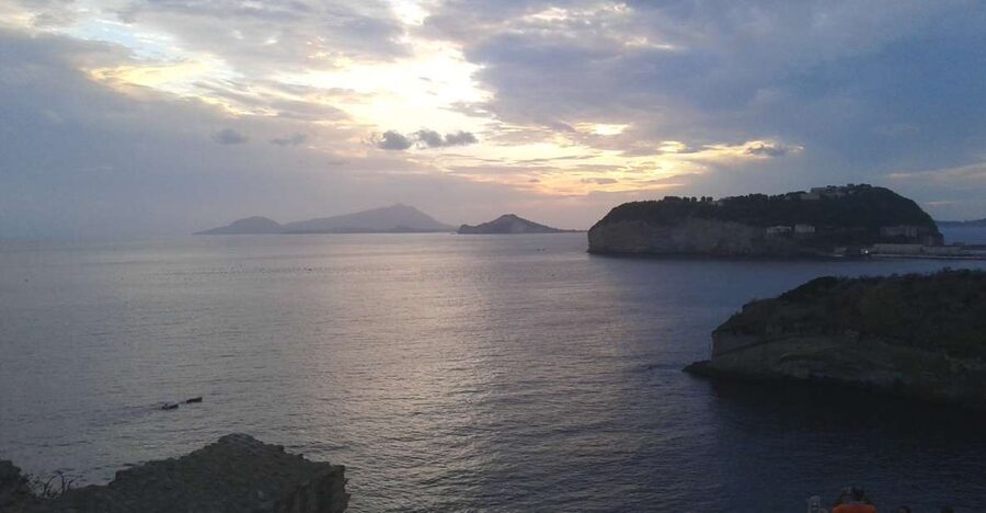 Naples: Panoramic E-Bike Tour - Spaccanapoli to Maschio Angioino