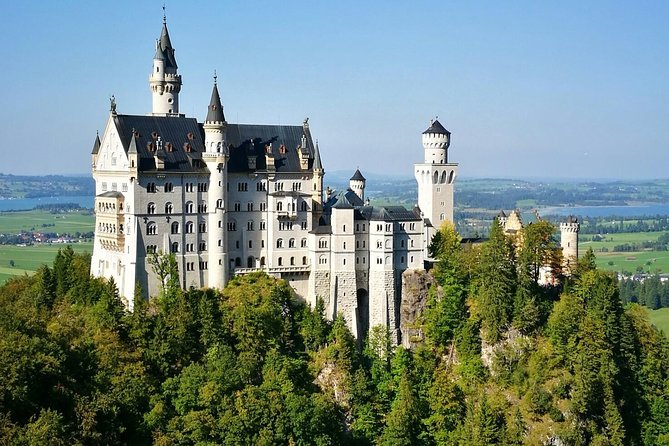 Neuschwanstein Castle by Bus Incl. Bike Ride or Hohenschwangau - Schwangau’s Lakes and the Easy Bike Route
