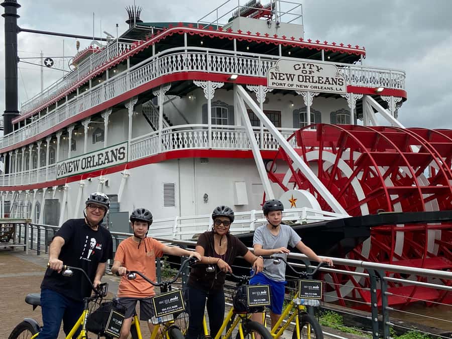 New Orleans: Garden District and French Quarter Bike Tour - Rolling through the French Quarter