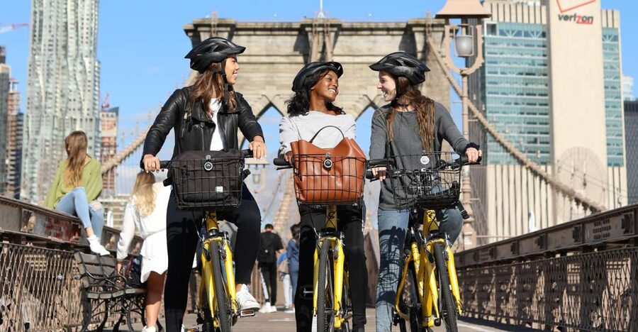 New York City: Lower Manhattan Bike Rentals - Crossing the Brooklyn Bridge