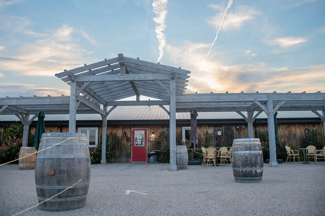 Niagara-on-the-Lake Cycle and Wine-Tasting Tour with Optional Lunch - What the ride feels like on the road