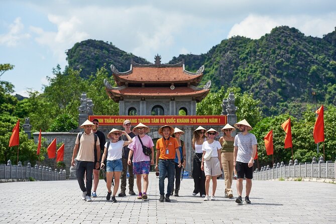 Ninh Binh Day Trip: Hoa Lu-Trang An/Tam Coc-Mua Cave-Cycling-Boat - Lunch at a local restaurant