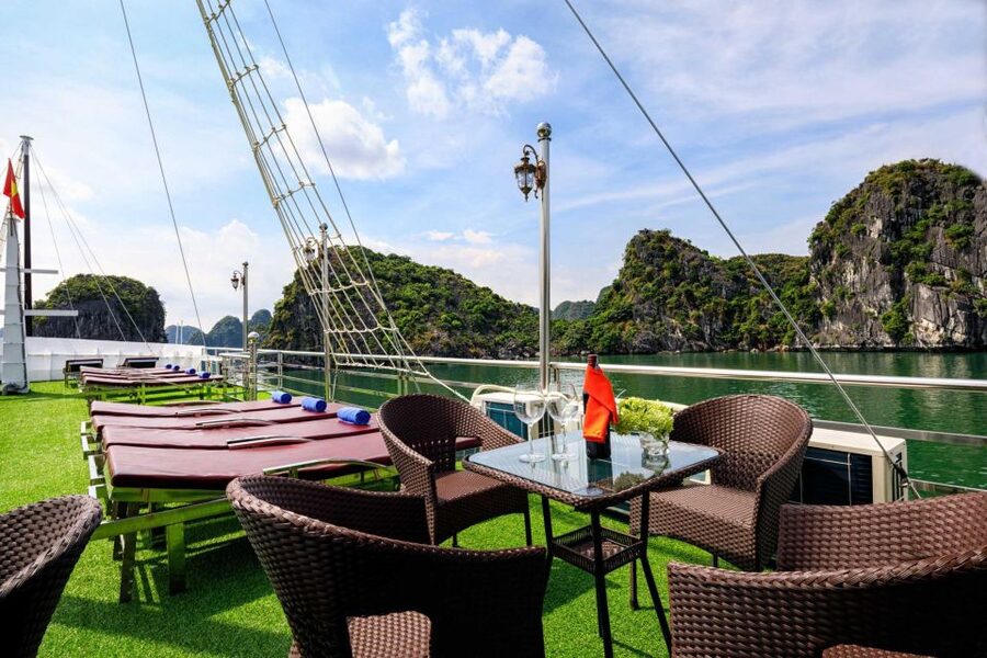 Ninh Binh: Lan Ha Bay 2D 1N cruises- bike tour, kayak, meals - Swimming in a quiet bay
