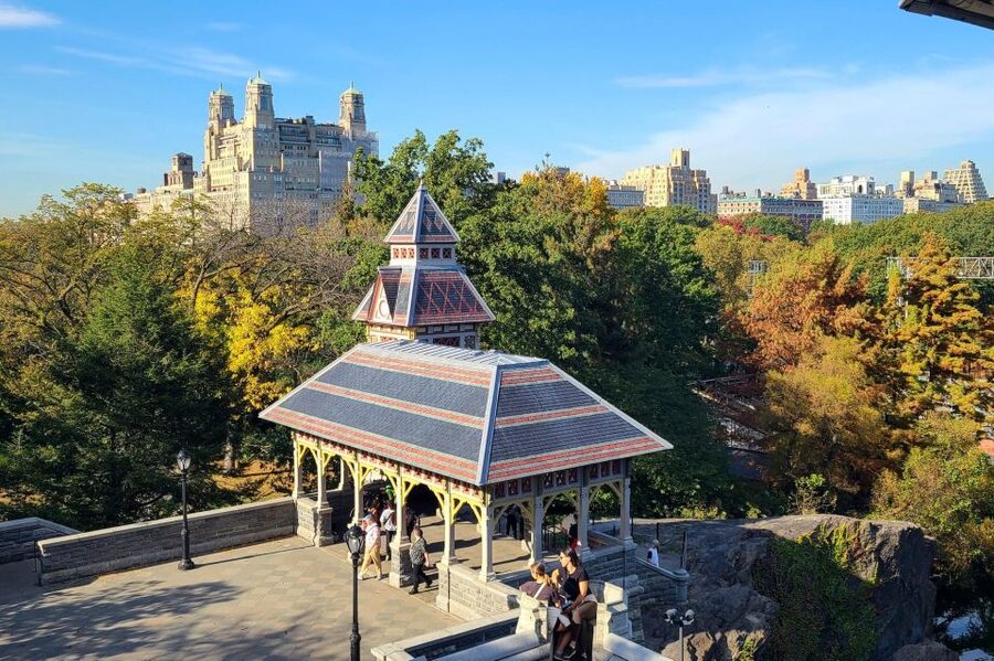 NYC: English or German Central Park Bike Tour & eBike Option - Sheep Meadow and the ride back