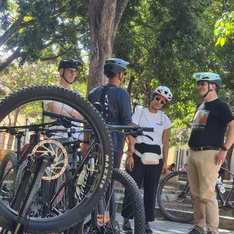 Oaxaca City: Bike Tour with Professional Guide+Art workshop - Xochimilco: another neighborhood view